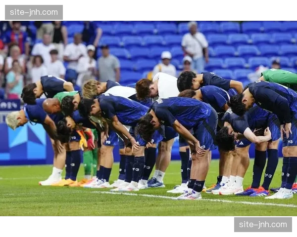 马赛球迷组织因在比赛中燃放烟火被处以罚款和空场一场处罚