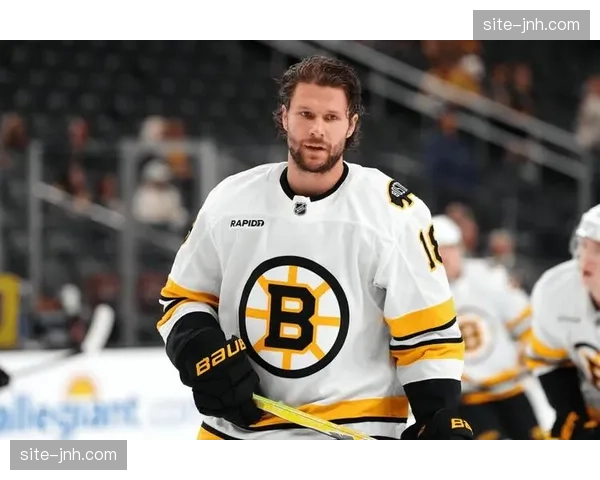 历史性瞬间：波士顿棕熊队老将Patrice Bergeron职业生涯第1200次助攻